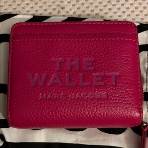 THE LEATHER
MINI COMPACT WALLET